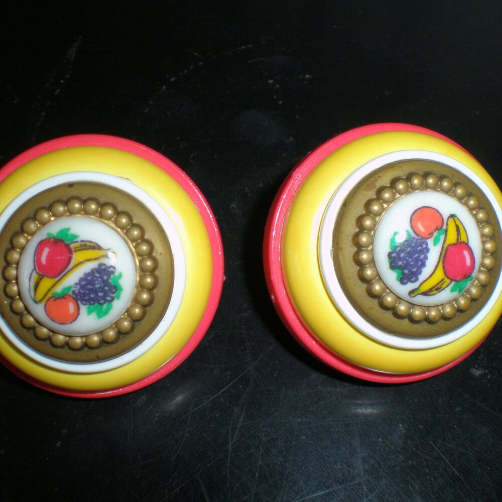 VINTAGE ARTSY PAIR OF RETRO Clip Earrings